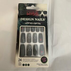 Kiss LE glow in the dark nails